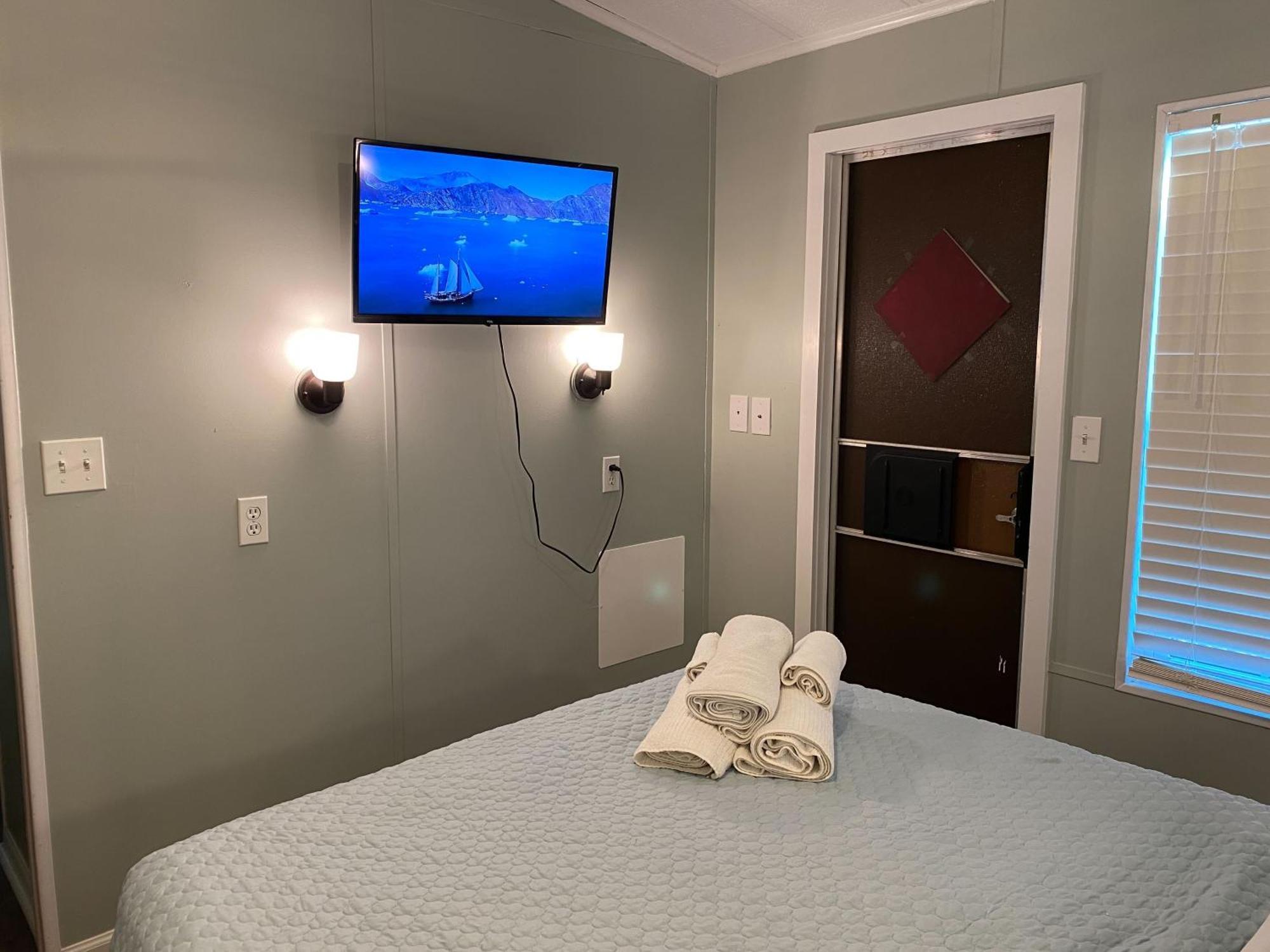 Model Home Near Camp Lejeune With Water View Sneads Ferry Екстериор снимка